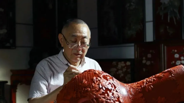 非遗之美：刀锋点绛的“漆”彩人生